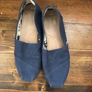 Toms shoes size 6.5